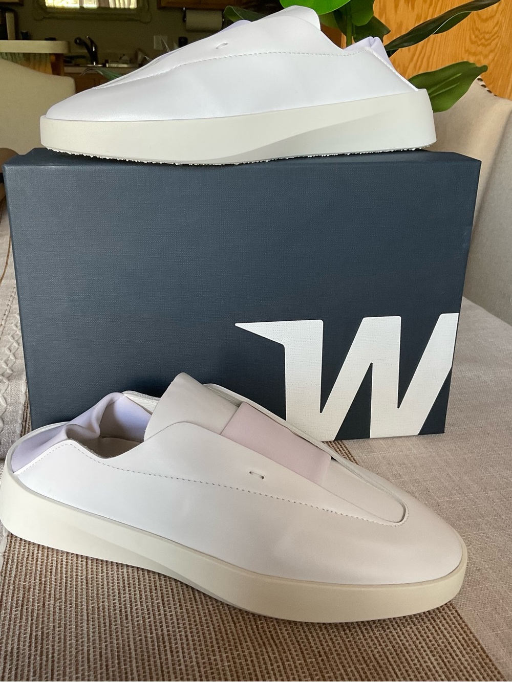 Wolf & Shepherd Italian Leather White Slip-On Women’s Leather Sneakers Sz 8